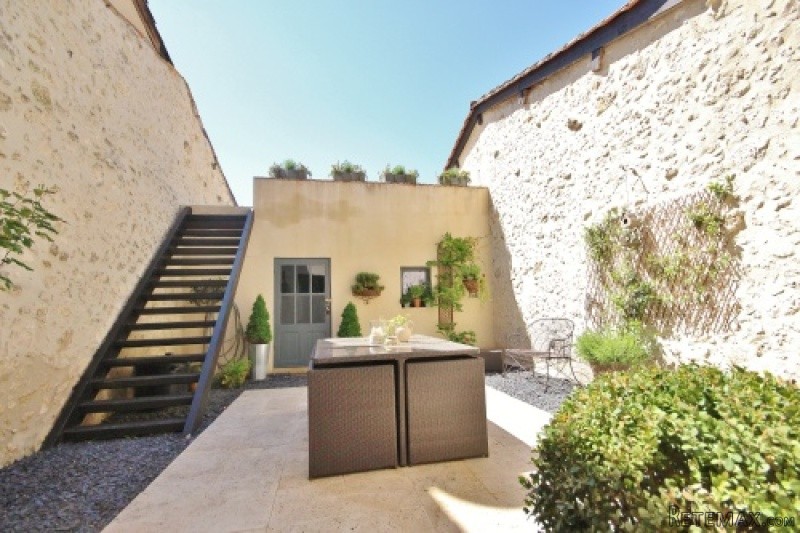 Superb Town House with 4 bedrooms fully..