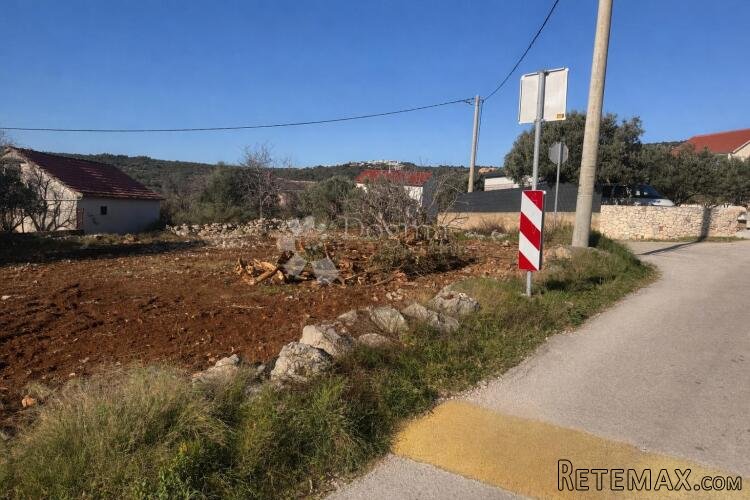 GRAĐEVINSKO ZEMLJIŠTE VINIŠĆE - 2