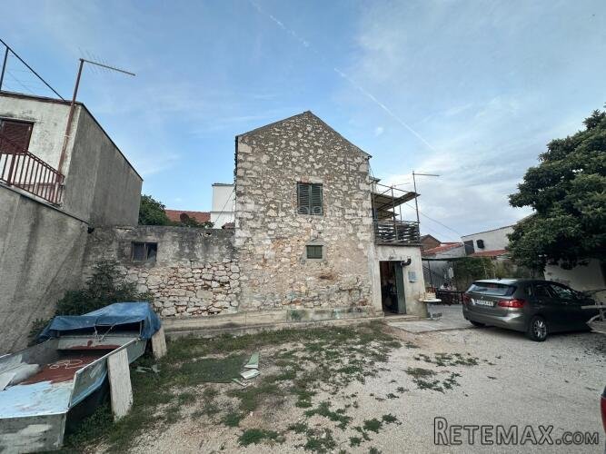 RIJETKOST! Građevinsko zemljište s tri objetka u samom srcu - 2