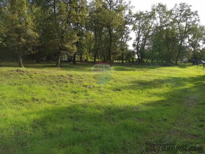 Građevinska parcela površine 980 m2 u mirnom, rubnom...
