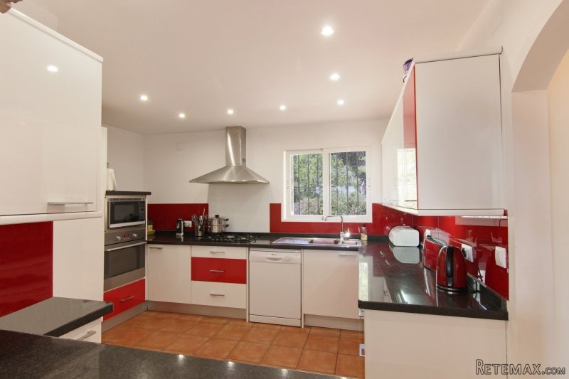Luxury 5 bedroom villa with sea view - 2