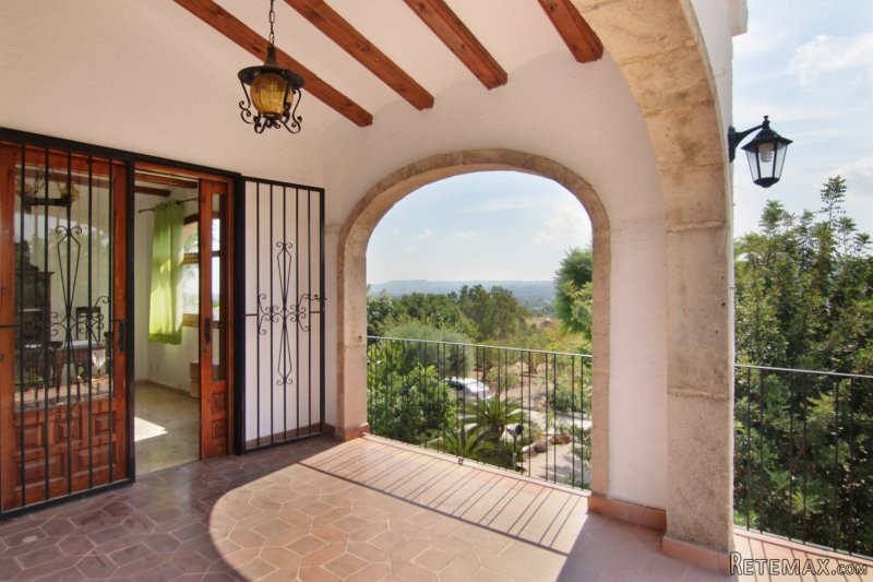 8 bedroom 4 bathroom Villa Close to..