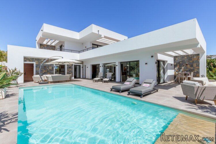 This modern villa in Solpark, Moraira is within easy.. - 4