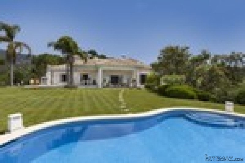 4 Bedrooms - Villa - Malaga - For Sale