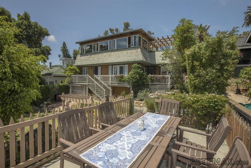 Block of Apartments For Sale: 1826..