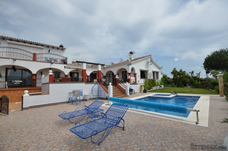 4 Bedrooms - Villa - Malaga - For Sale