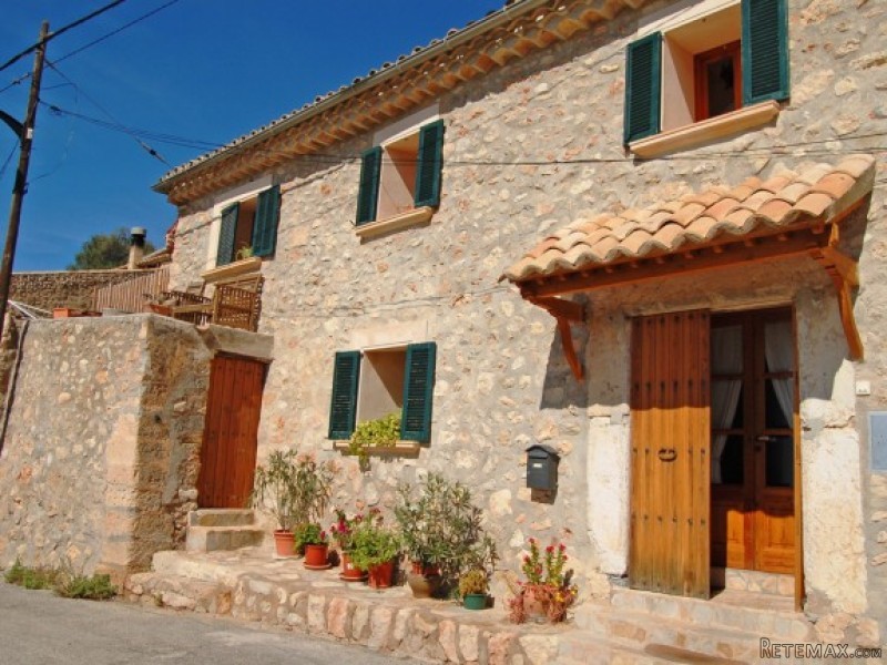 Town House With Wonderful Stone Facade..