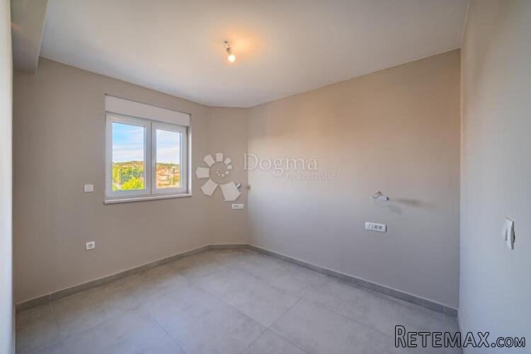 BRODARICA- PENTHOUSE 120M OD MORA BS4 - 2