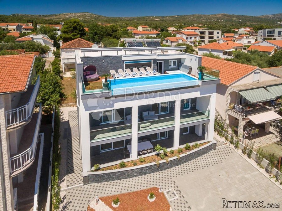 VILLA SA BAZENOM U ROGOZNICI, PRILIKA! - 2