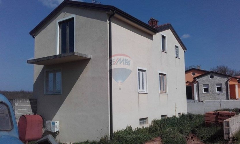 Novigrad, trosobni stan 3 km od centra