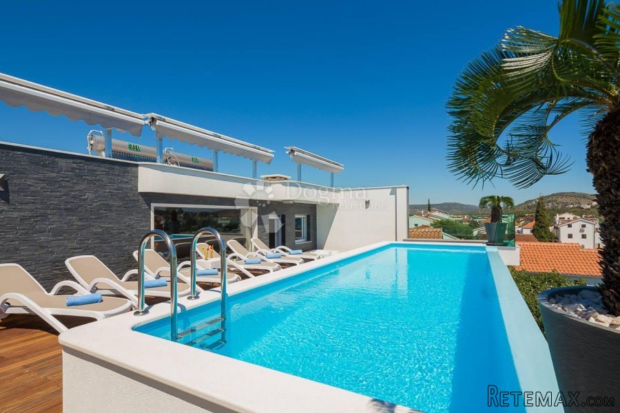 VILLA SA BAZENOM U ROGOZNICI, PRILIKA! - 3
