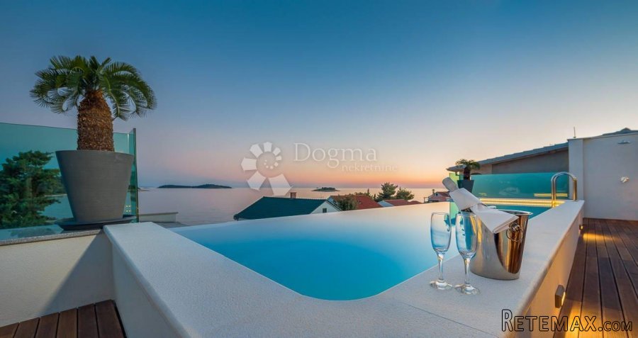 VILLA SA BAZENOM U ROGOZNICI, PRILIKA! - 4