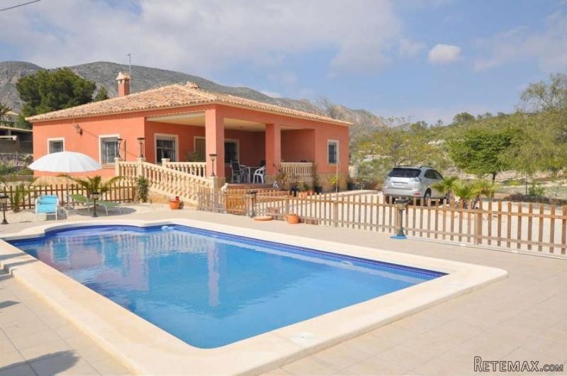 4 bed villa with pool near Hondon..