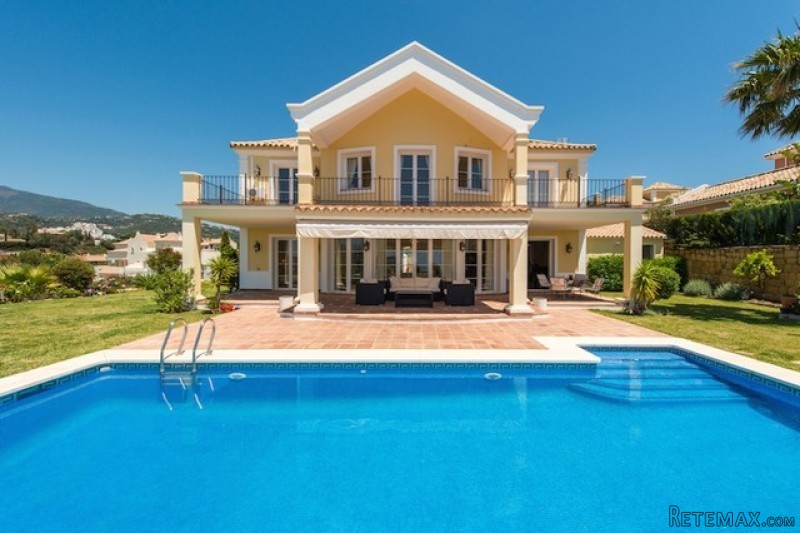6 Bedrooms - Villa - Malaga - For Sale