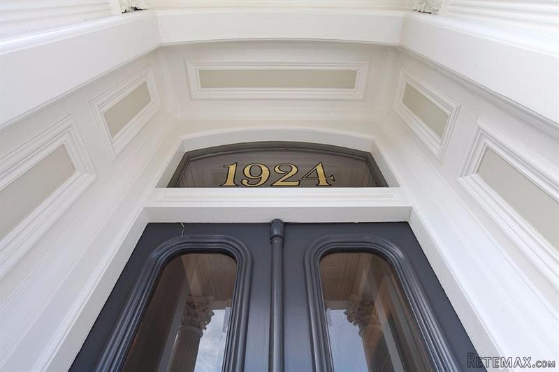 3 bedroom House For Sale: 1924 Pine.. - 2