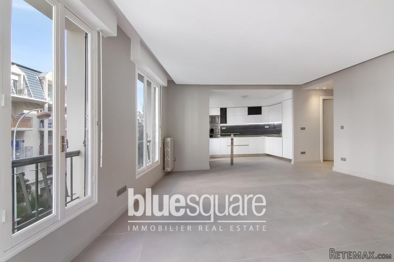 3 bedroom renovated apartment in Nice -..