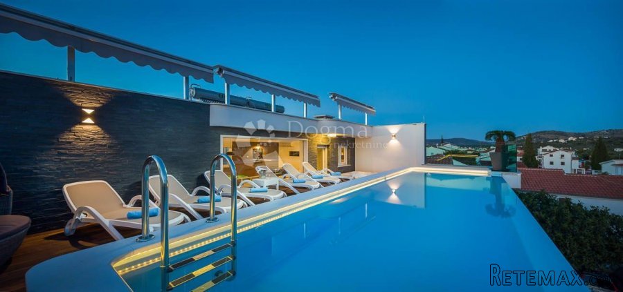 VILLA SA BAZENOM U ROGOZNICI, PRILIKA! - 8