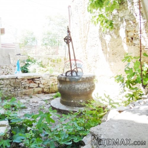 Istra,Vodnjan,kamena kuća u nizu sa dvorištem za renoviranje - 2