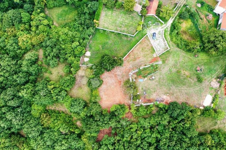 Građevinsko zemljište na kraju naselja - 2