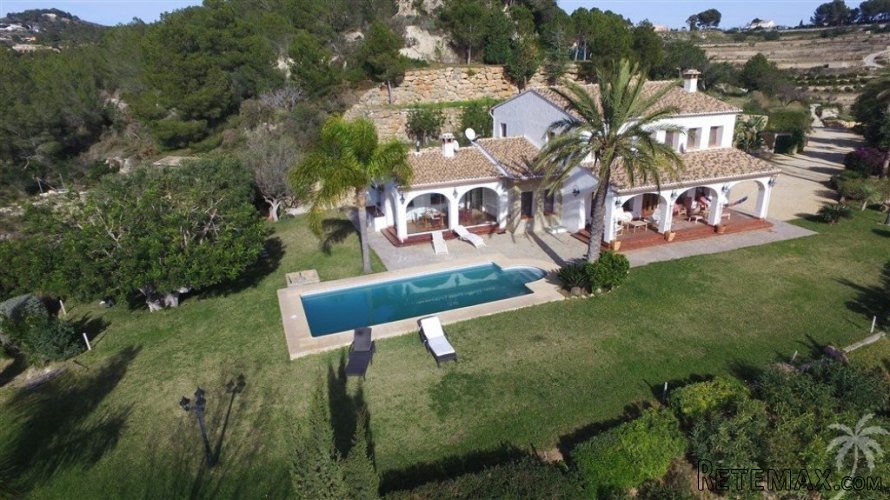 This fabulous finca sits on a plot of 20,500m2 and is.. - 2