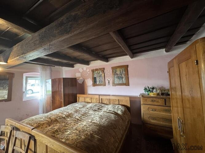 Tradicionalna kuća s velikom okućnicom u Đurđevcu