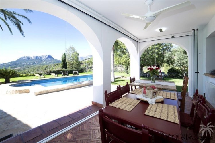 This fabulous finca sits on a plot of 20,500m2 and is.. - 3