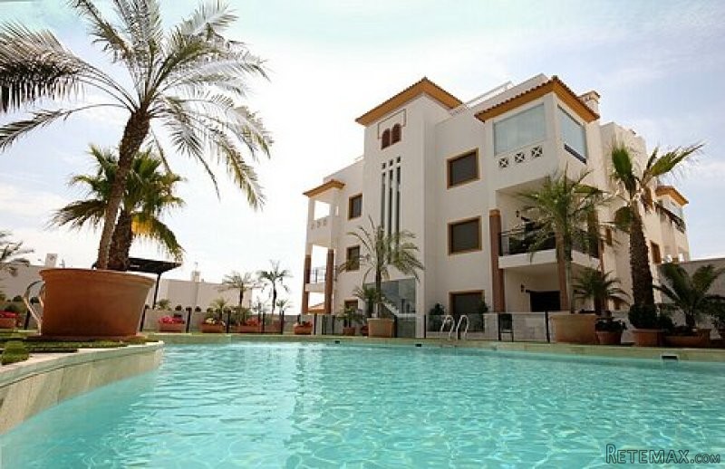 * ELEGANT 2 BED BEACH APARTMENT - 2