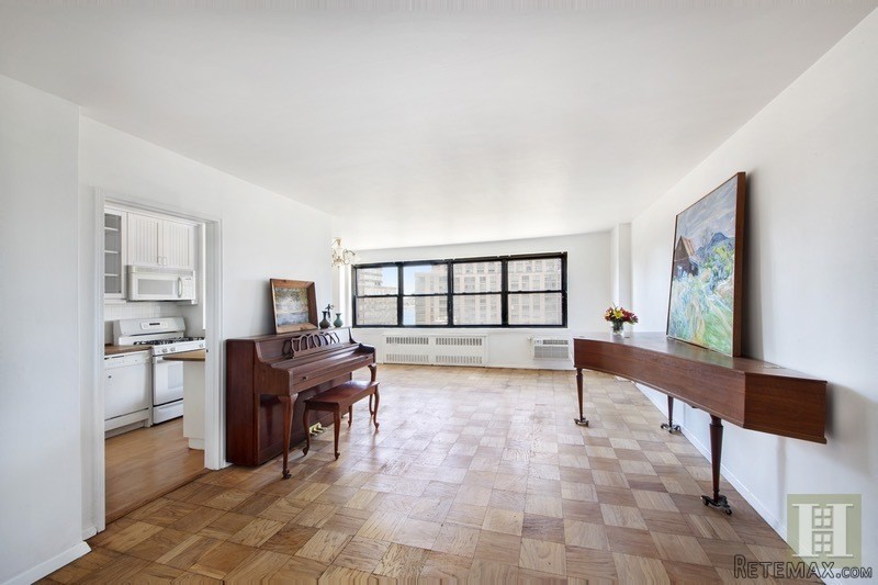 1 bedroom Apartment For Sale: 165 WEST.. - 2