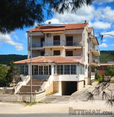Sukošan - obiteljski hotel sa restoranom blizu mora