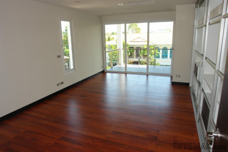 Waterfront 3 Bedroom Modern Style Town..