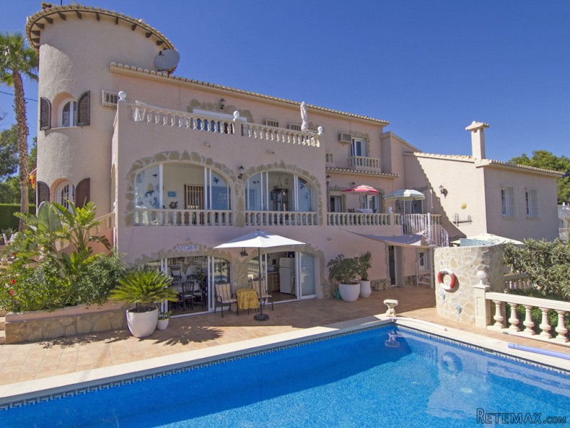 6 Bedrooms - Villa - Alicante - For Sale