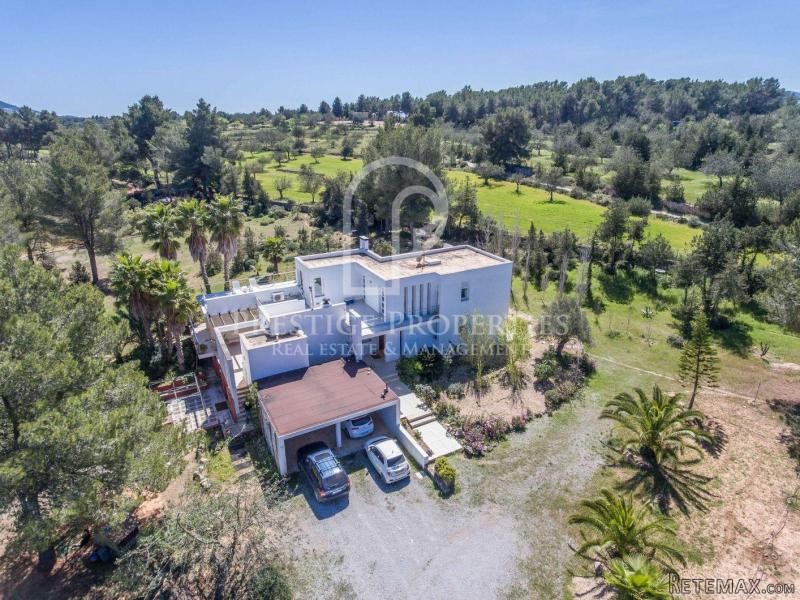 Large property with land near Santa..