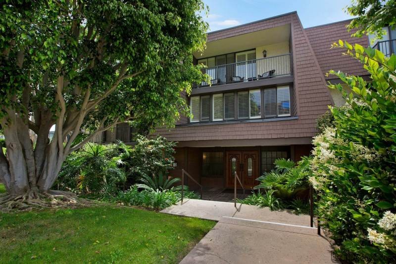 424 Stratford Court #B12 Del Mar..