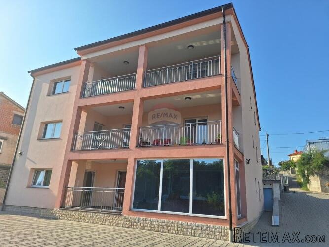 MARINIĆI - kuća s 4 stana - 2