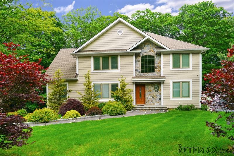 4 bedroom House For Sale: 3172 Poplar..