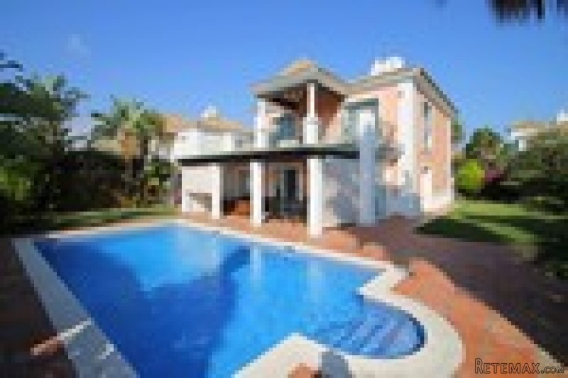 4 Bedrooms - Villa - Malaga - For Sale