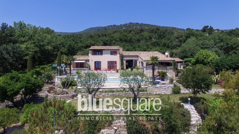 Beautiful bastide with a superb sea view