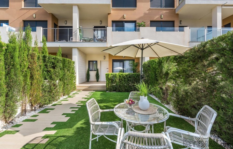 Residencial nuevo en Orihuela Costa. Situado en una..