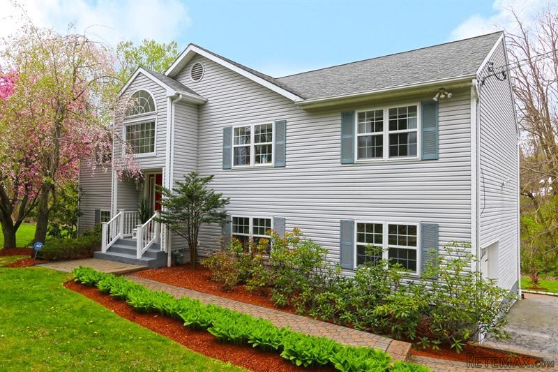 5 bedroom House For Sale: 7 Astor Drive..