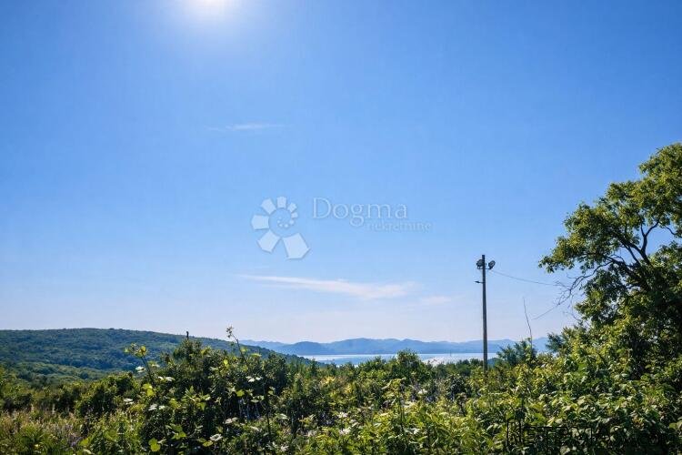 Debeljak - Građevinsko zemljište 768m2