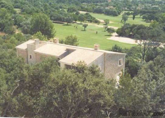 Villa of 331m2, almost finished, located on plot of..