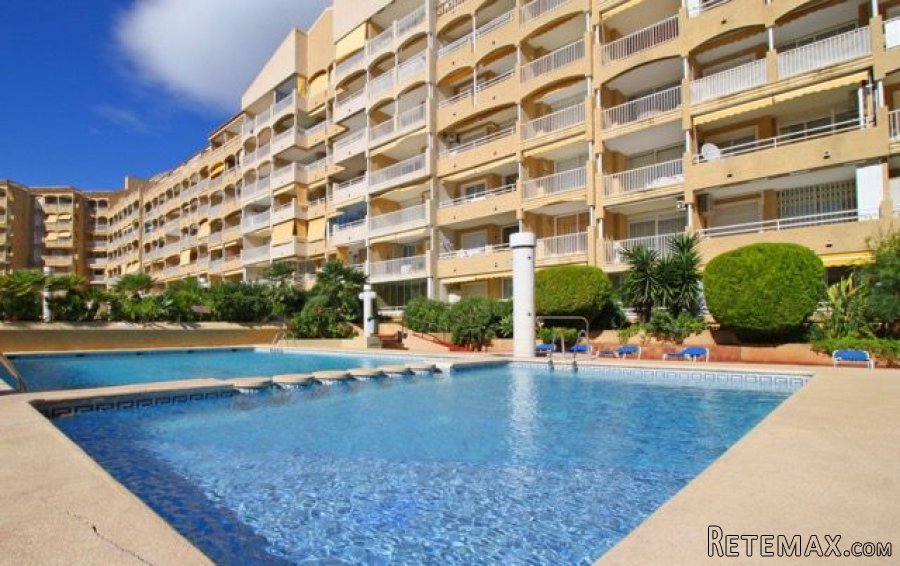 Flat refurbished in 2016.It has 1 bedroom, bathroom with..
