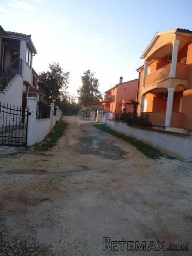 GRAĐEVINSKA PARCELA NA ULAZU U LIŽNJAN - 2