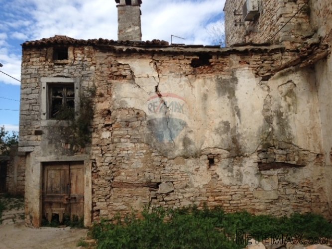 Istra, Vodnjan, ruševna kamena kuća