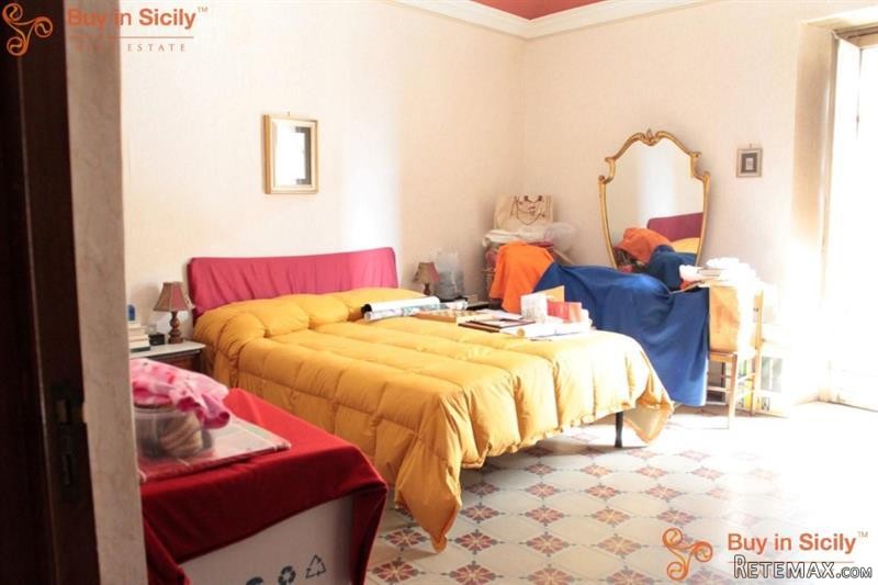4 bedroom Apartment For Sale: Catania.. - 2
