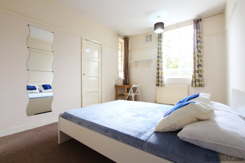 Single with double bed near Shepherds..