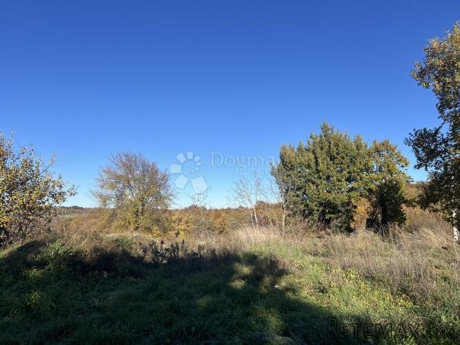 GRAĐEVINSKO ZEMLJIŠTE SA GRAĐEVINSKOM DOZVOLOM - 2