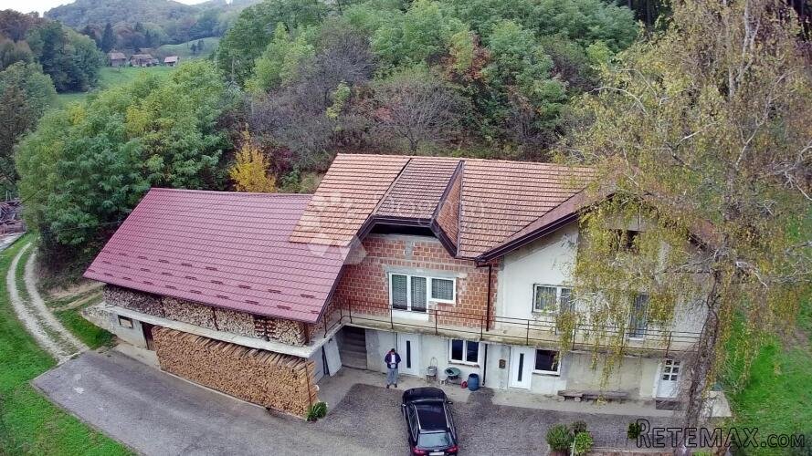Imanje sa odvojenim stambenim prostorima i pomoćnom zgradom! - 2