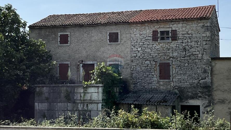 Višnjan - okolica, kamena kuća u nizu sa 300 m2 okućnice - 2