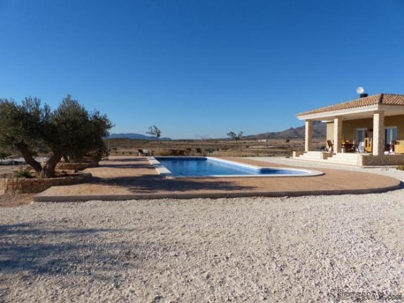 Pinoso Villa with large swimming pool..